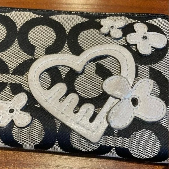 Coach Poppy Wallet: Rare - Picture 2 of 8